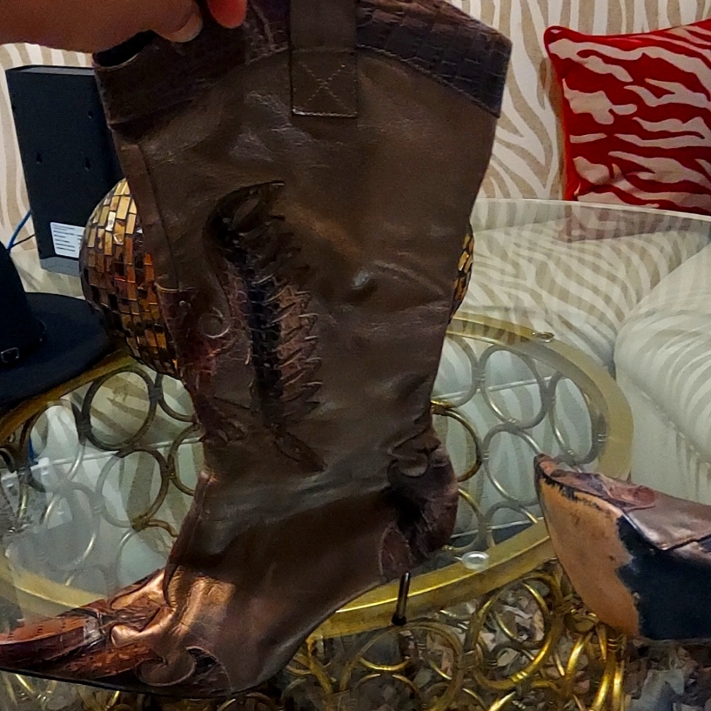 Vintage boot size 10 from Victoria Secret has diamond on heel